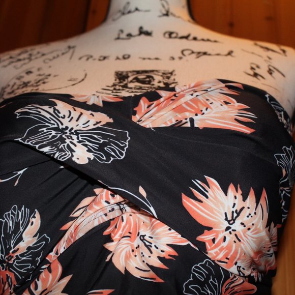 Hilor One Piece Swimsuit NWT Size 10 Missing Neck Strap. - Picture 3 of 11